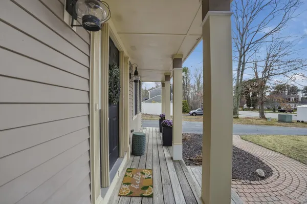 $750,000 | 3 Dover Lane, Buzzards Bay, MA 02532