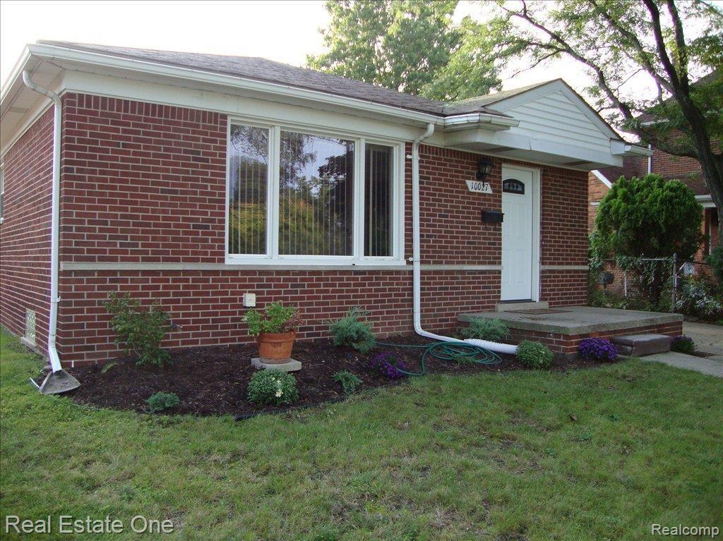 FRONT EXTERIOR