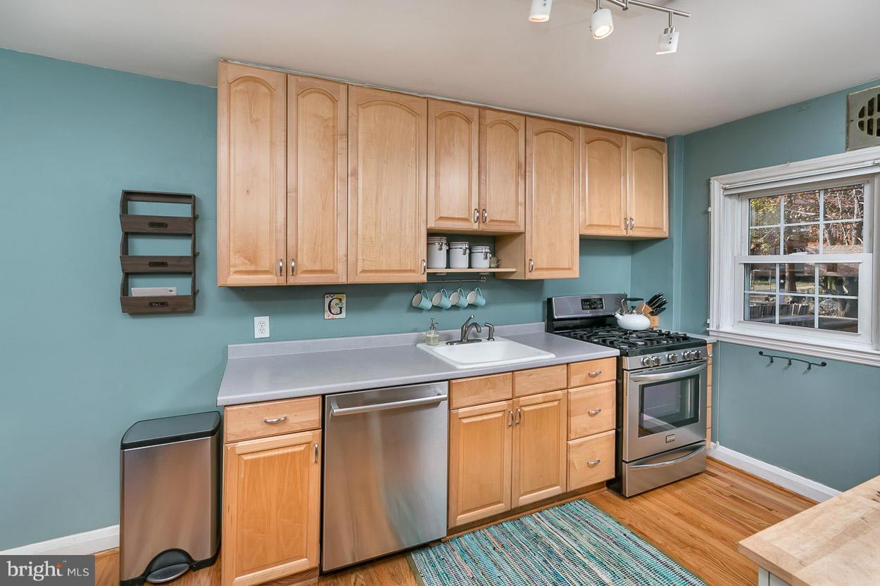 340 Greenlow Road Catonsville, MD 21228 - Photo 12 of 30 Kitchen