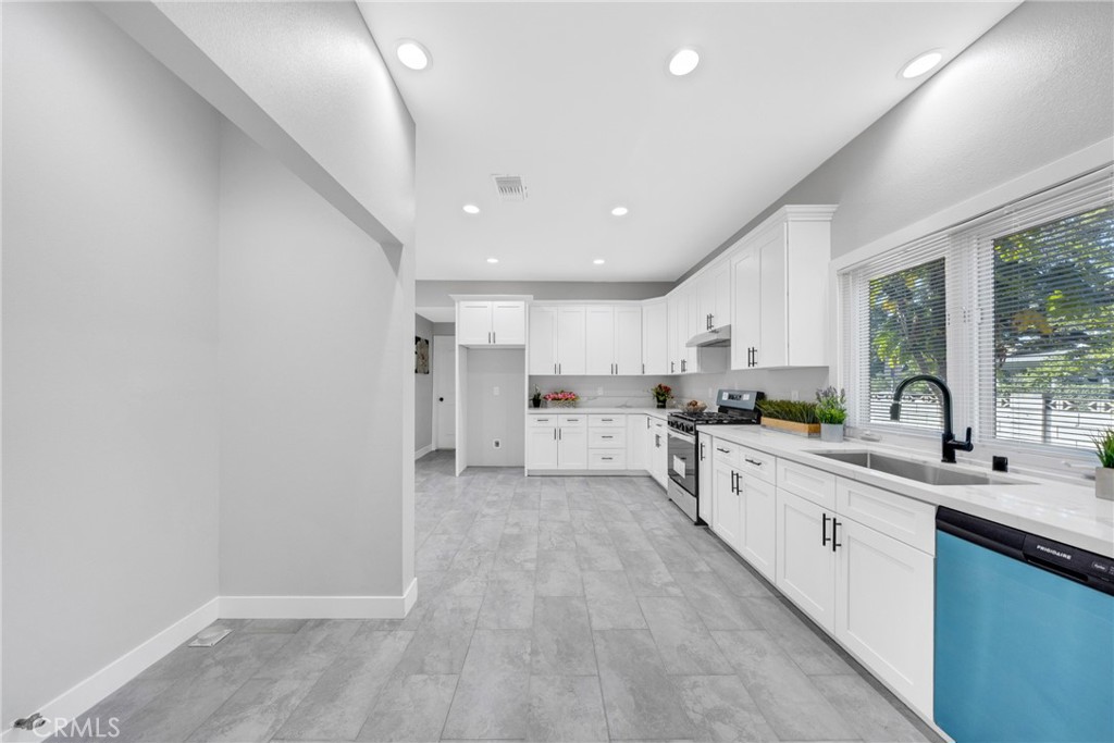 404 East Kingsley Avenue Pomona, CA 91767 - Photo 16 of 48