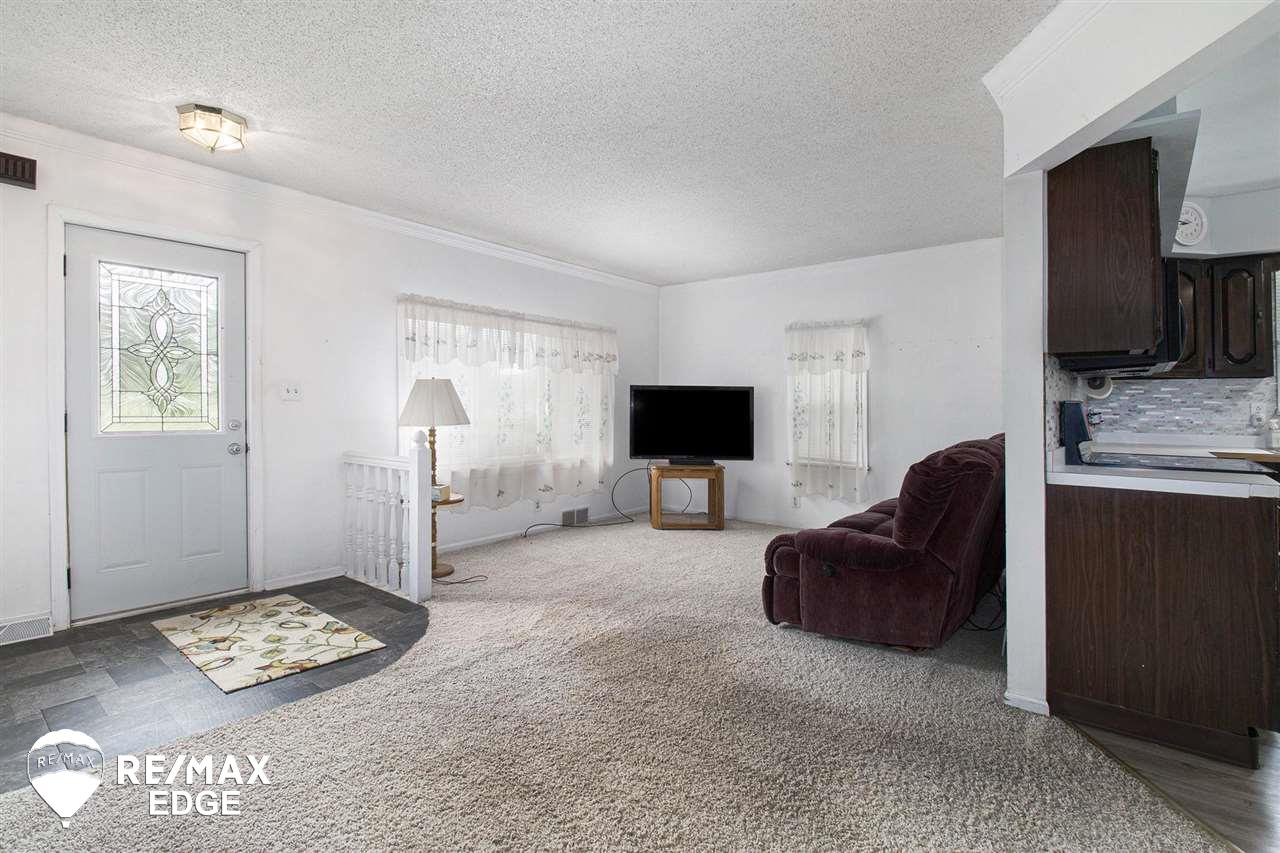 8039 East Coldwater Road Davison, MI 48423 - Photo 9 of 20 50081889-8.JPG
