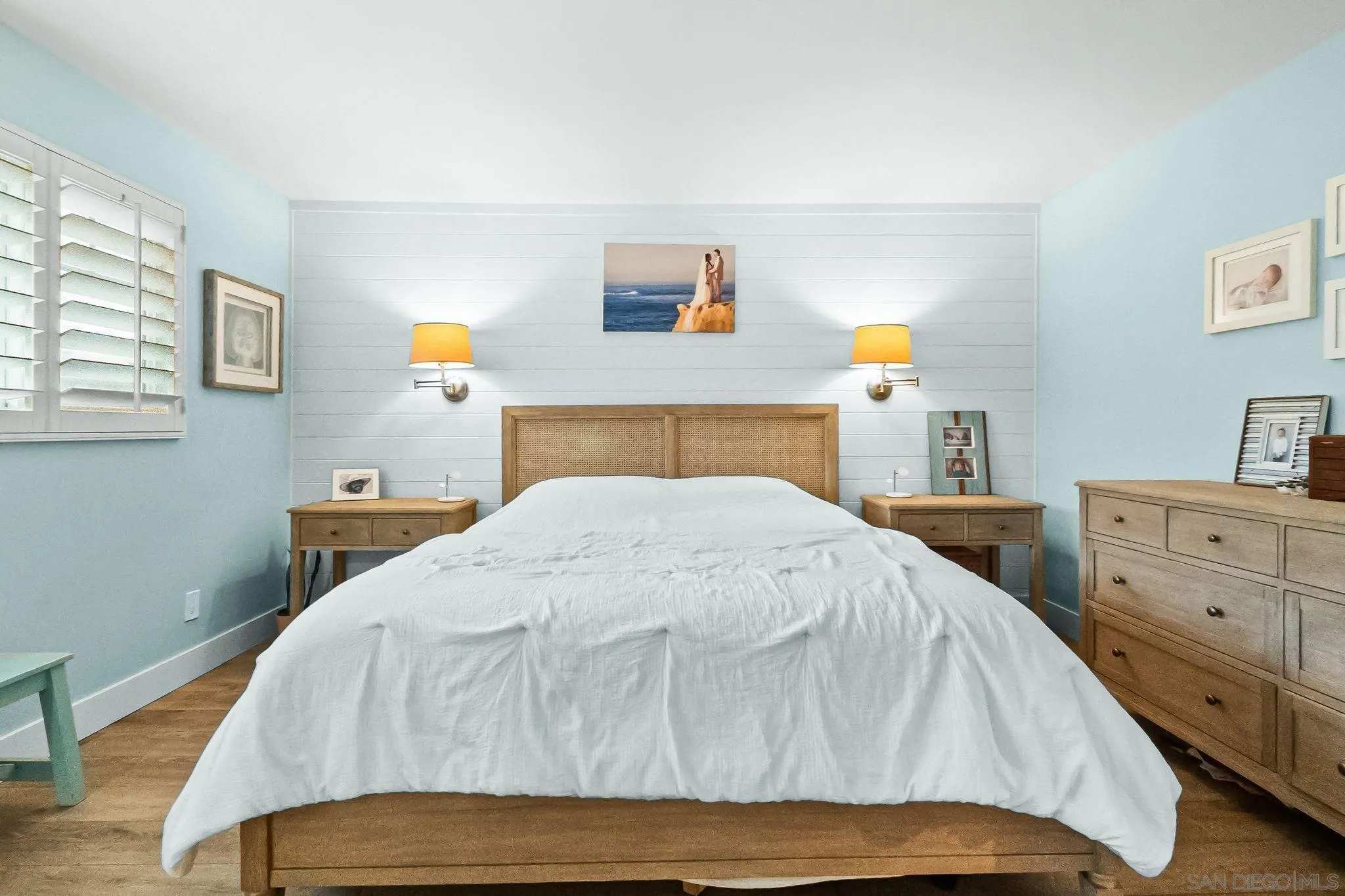 13814 Recuerdo Drive Del Mar, CA 92014 - Photo 17 of 31 a bedroom with a bed and window