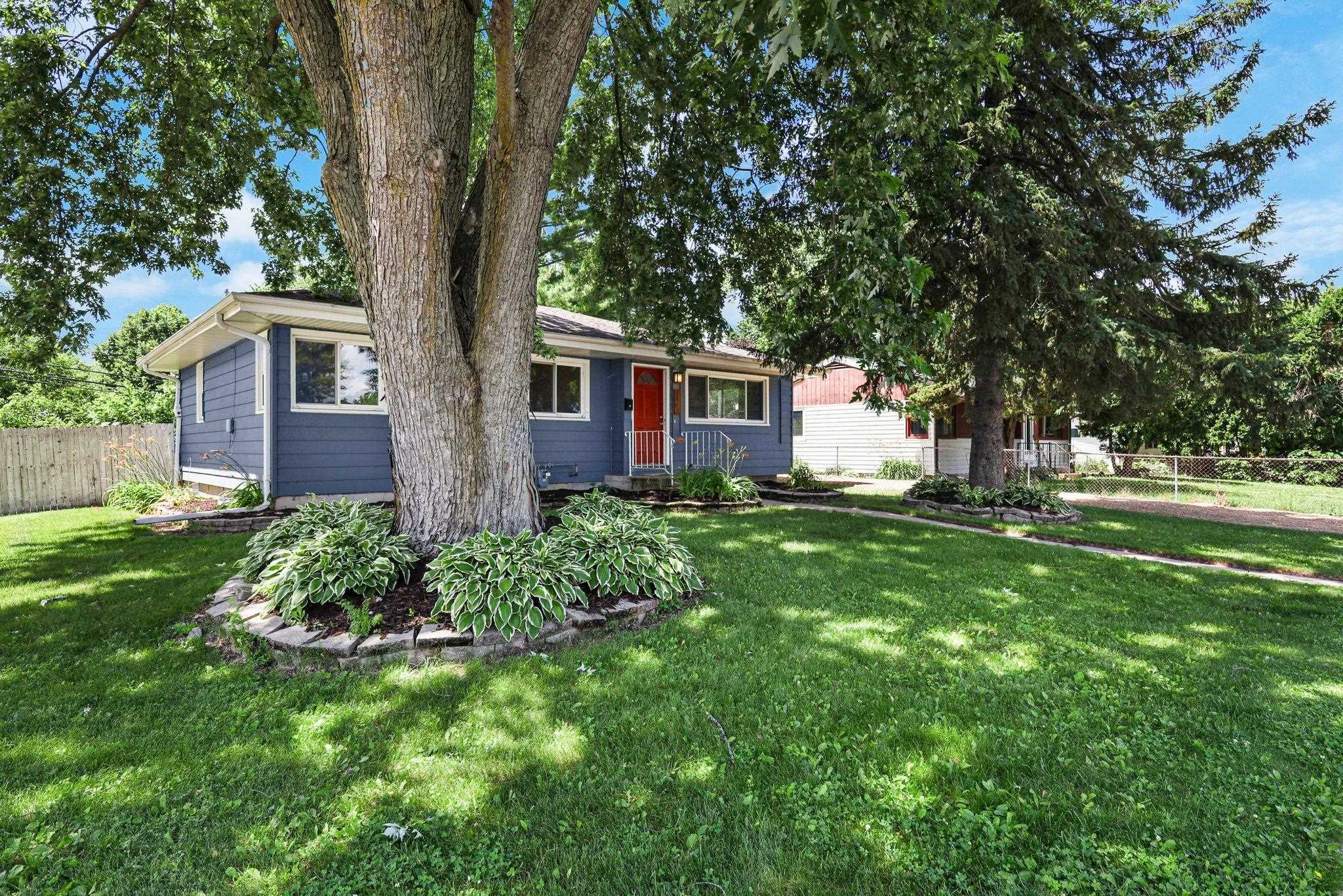 1417 Wyoming Way Madison, WI 53704 - Photo 3 of 37