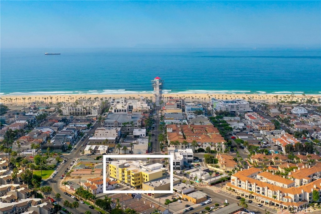 414 Main Street, Unit 310 Huntington Beach, CA 92648 - Photo 25 of 25 a view of city and ocean