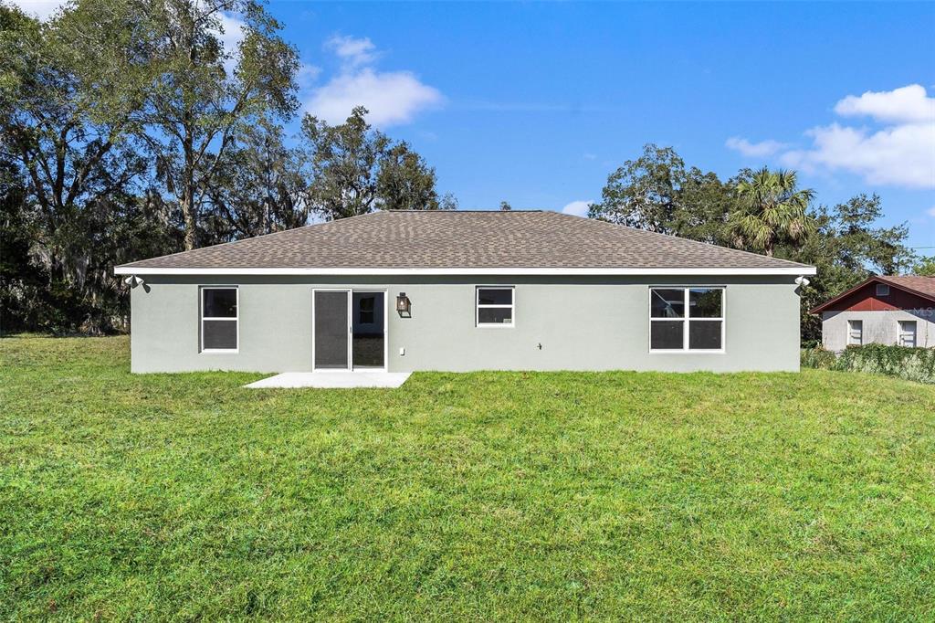 2011 Edgewood Avenue Leesburg, FL 34748 - Photo 35 of 44 a view of a house and garden