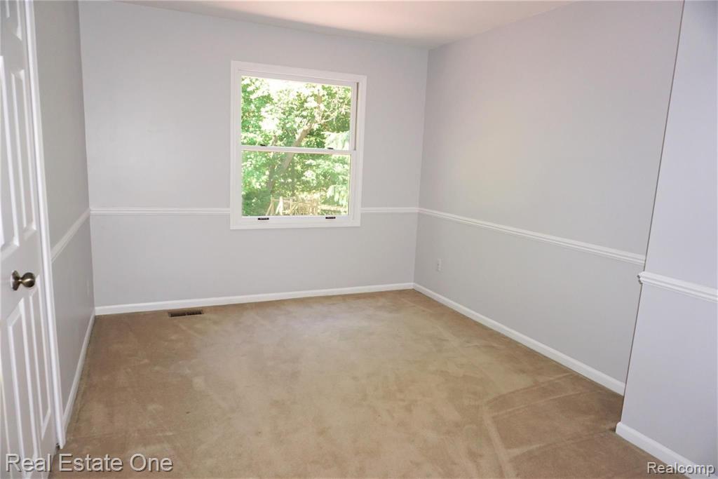 872 Ravine Terrace Drive Rochester Hills, MI 48307 - Photo 15 of 18