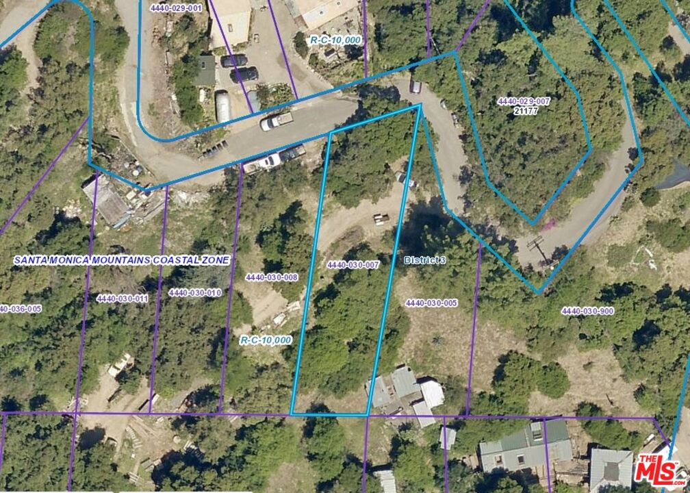 21190 Summit Road Topanga, CA 90290 - Photo 14 of 17 an aerial view of a residential houses with outdoor space