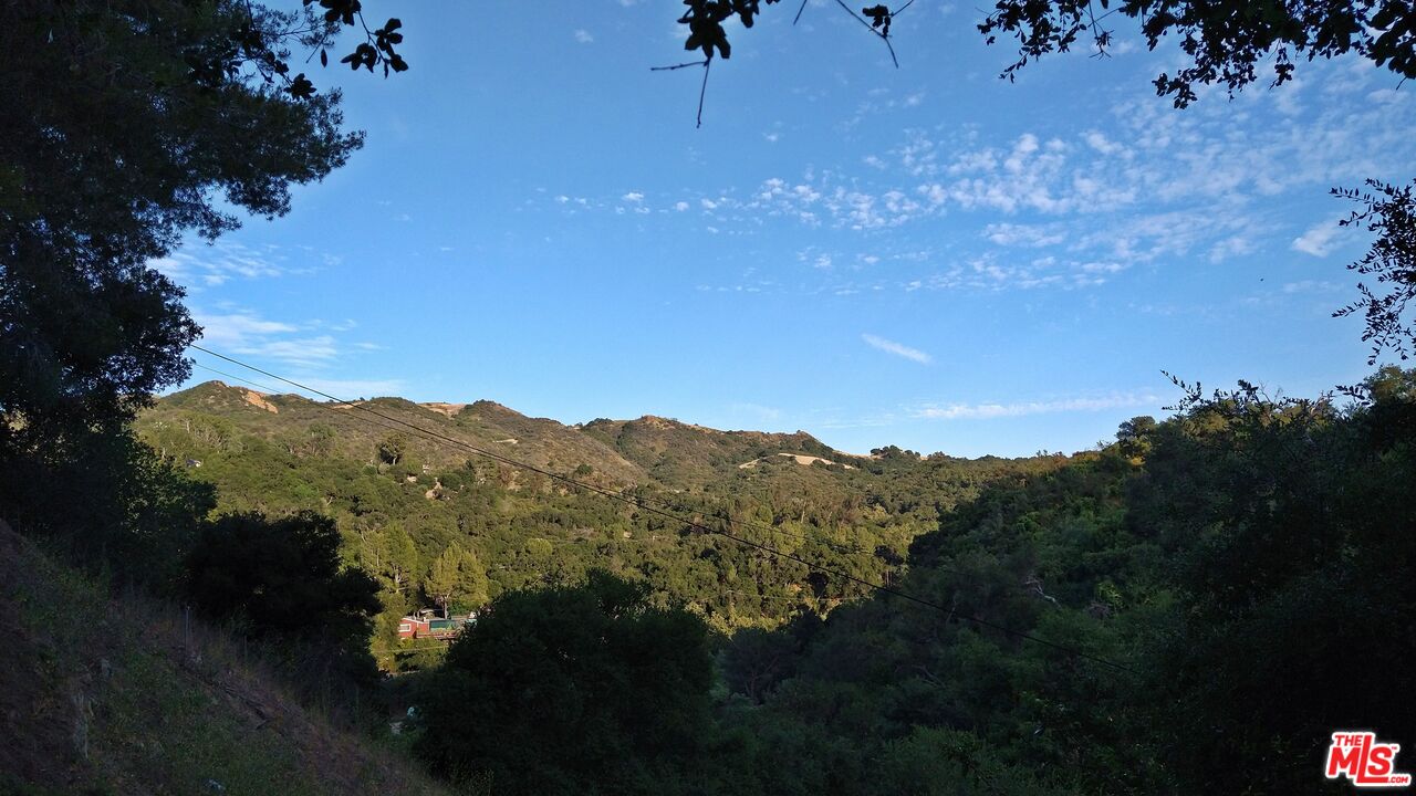 21190 Summit Road Topanga, CA 90290 - Photo 5 of 17 a view of a city