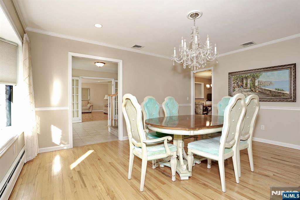 602 Mill Run Paramus, NJ 07652 - Photo 15 of 50