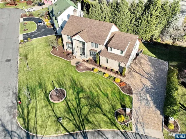 $1,500,000 | 602 Mill Run, Paramus, NJ 07652