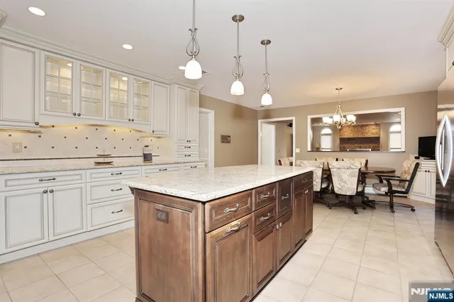 $1,500,000 | 602 Mill Run, Paramus, NJ 07652