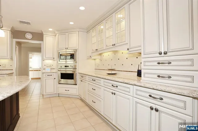 $1,500,000 | 602 Mill Run, Paramus, NJ 07652