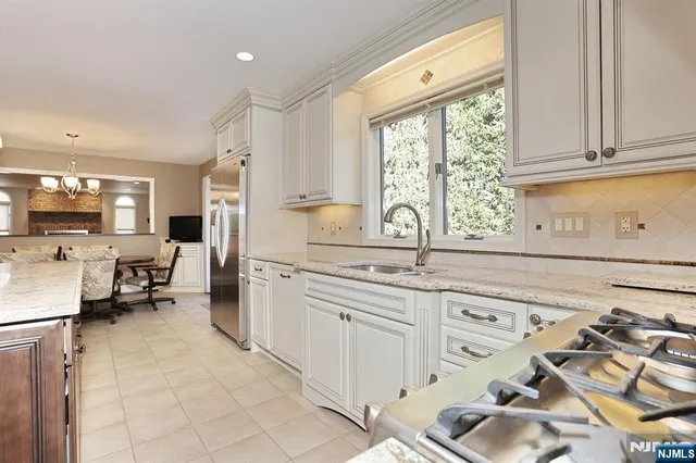 $1,500,000 | 602 Mill Run, Paramus, NJ 07652