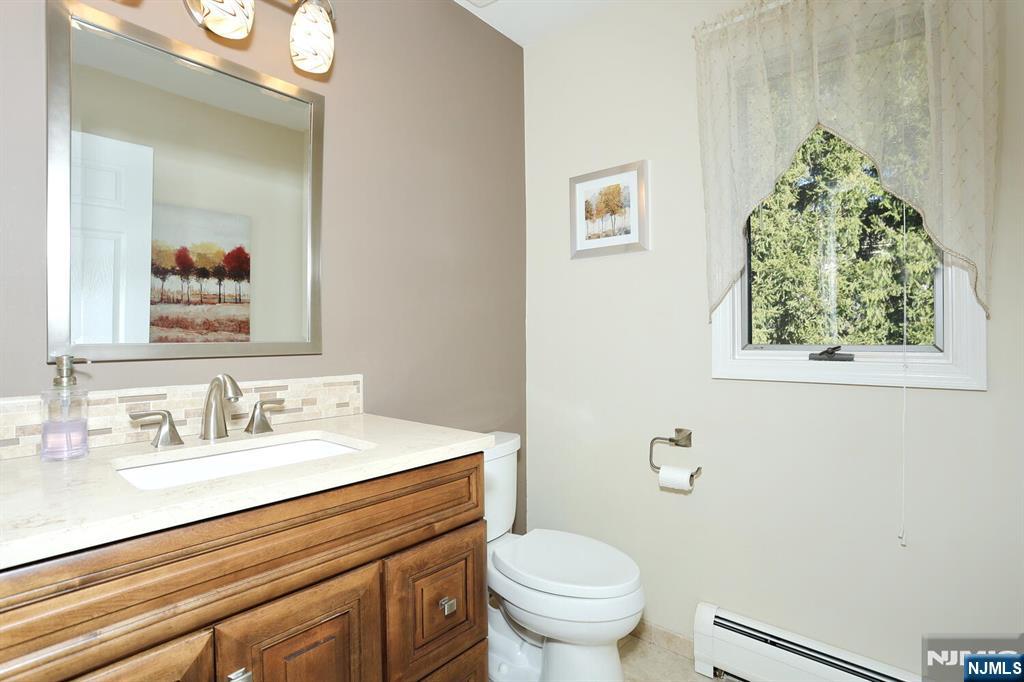 602 Mill Run Paramus, NJ 07652 - Photo 28 of 50