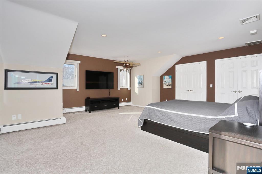 602 Mill Run Paramus, NJ 07652 - Photo 33 of 50