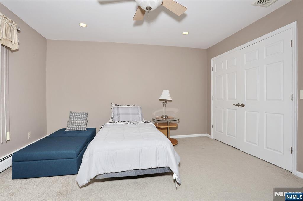 602 Mill Run Paramus, NJ 07652 - Photo 34 of 50