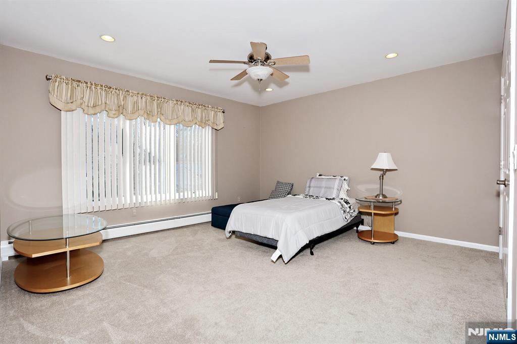 602 Mill Run Paramus, NJ 07652 - Photo 38 of 50