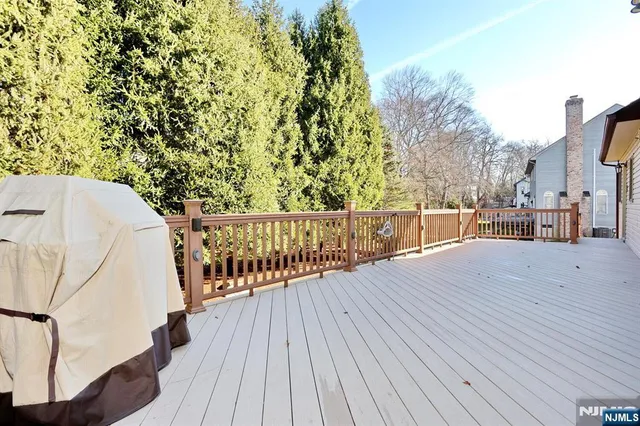 $1,500,000 | 602 Mill Run, Paramus, NJ 07652