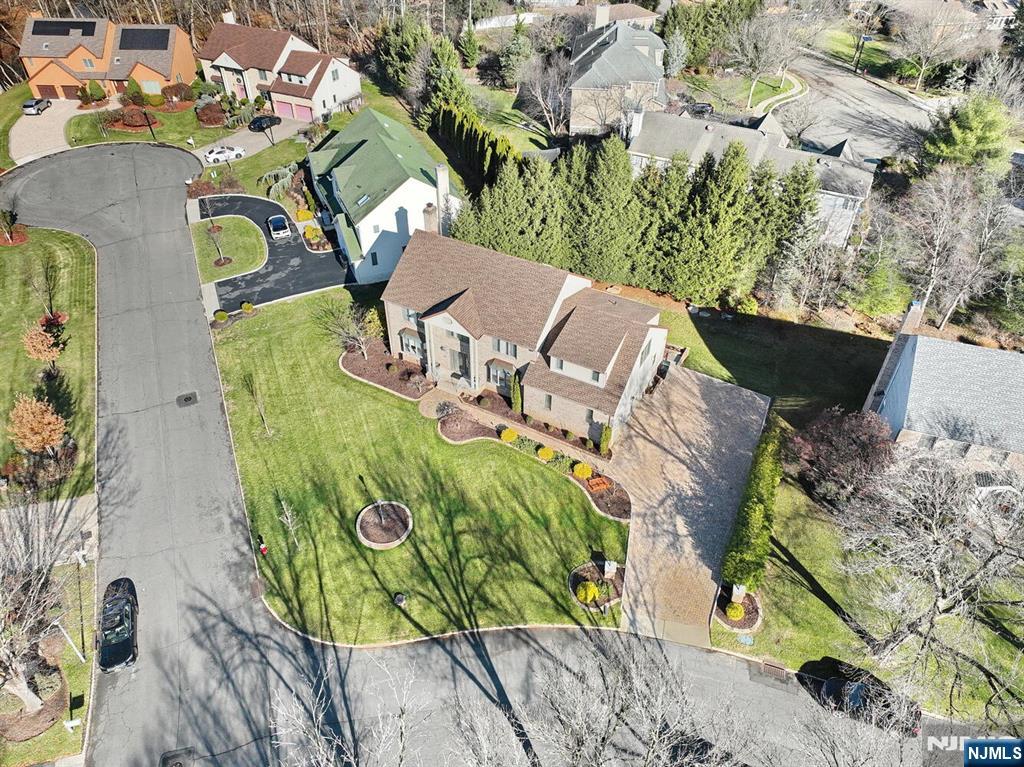 602 Mill Run Paramus, NJ 07652 - Photo 45 of 50