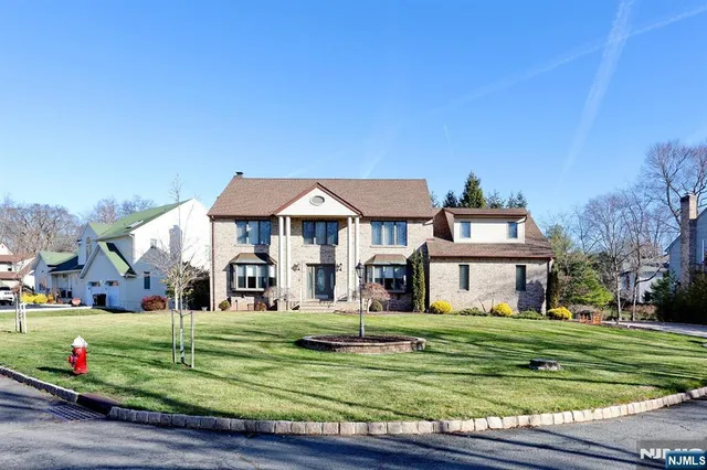 $1,500,000 | 602 Mill Run, Paramus, NJ 07652