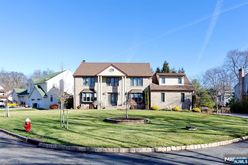 602 Mill Run Paramus, NJ 07652 - Photo 6 of 50