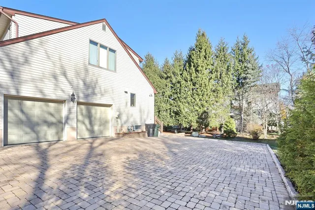 $1,500,000 | 602 Mill Run, Paramus, NJ 07652