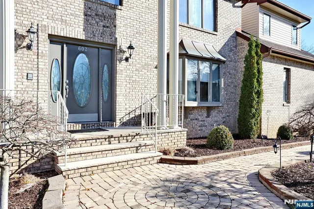 $1,500,000 | 602 Mill Run, Paramus, NJ 07652
