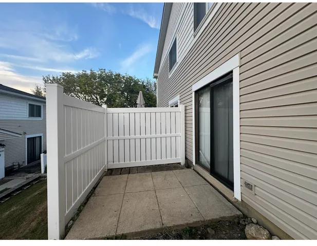 $1,800 | 1687 Cornell Drive, Unit 1687, Hoffman Estates, IL 60169