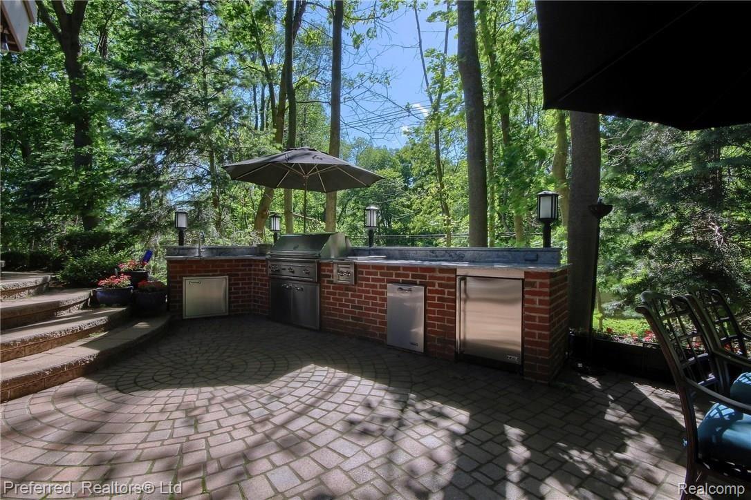 8039 Ridge Road Canton, MI 48187 - Photo 9 of 49 Outdoor_Kitchen.jpg