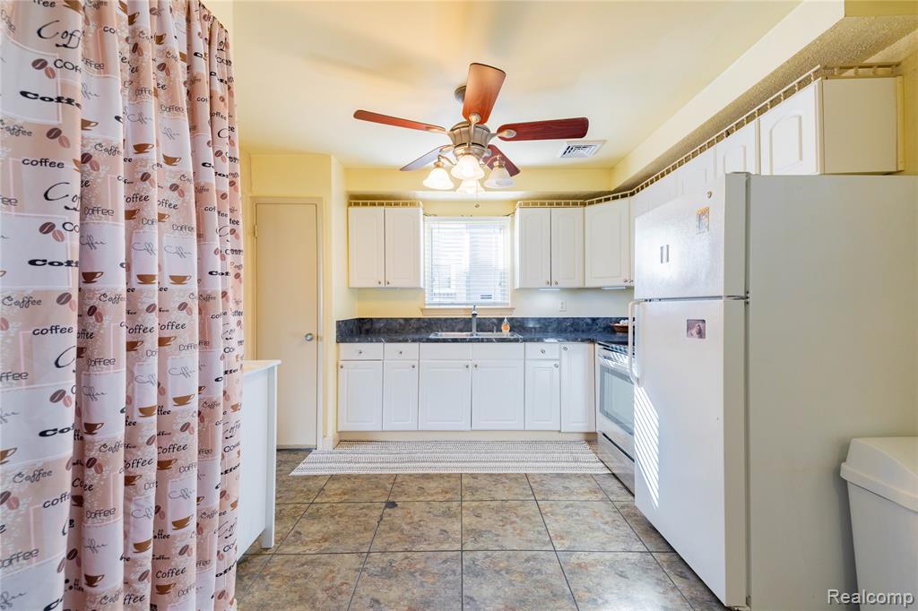 20812 Wick Road Taylor, MI 48180 - Photo 10 of 31 Gallery Image 10
