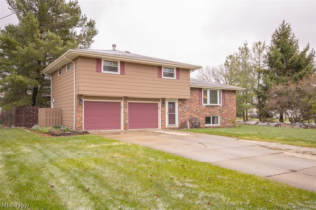 8493 Webster Road Strongsville, OH 44136 - Photo 3 of 33