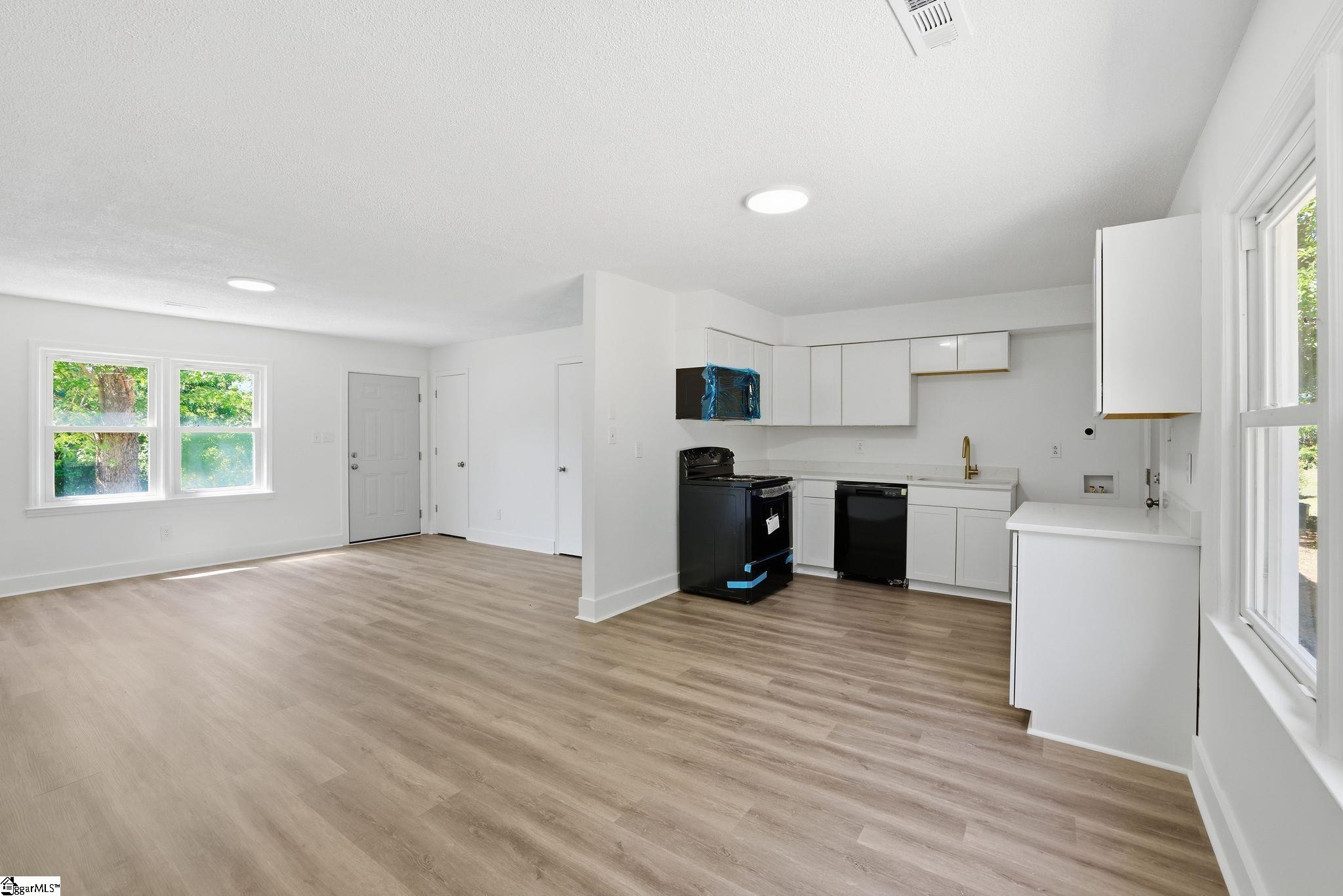 388 Vanderbilt Road Spartanburg, SC 29301 - Photo 11 of 34
