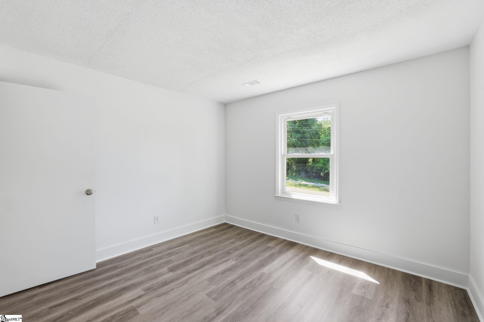 388 Vanderbilt Road Spartanburg, SC 29301 - Photo 18 of 34