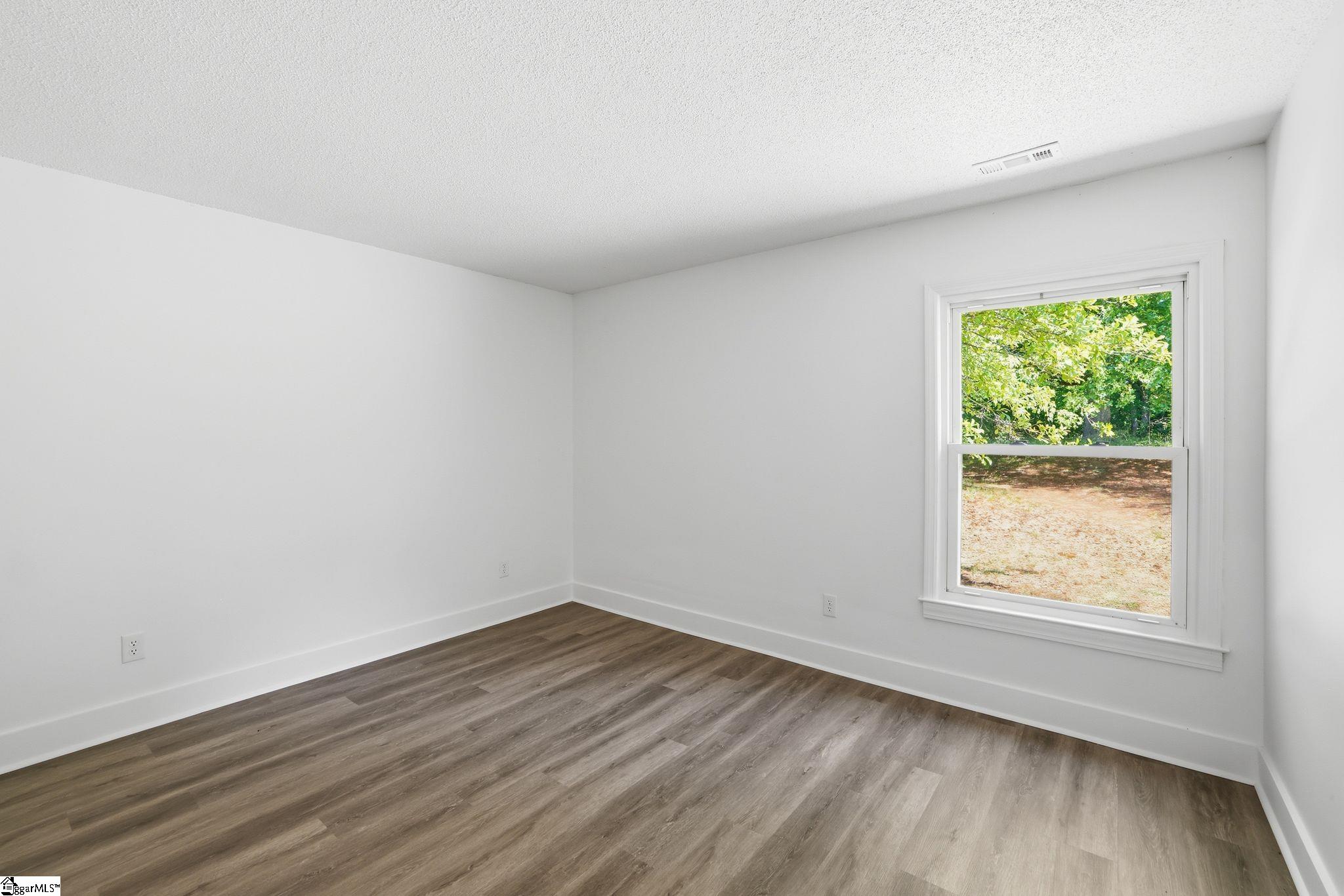 388 Vanderbilt Road Spartanburg, SC 29301 - Photo 19 of 34
