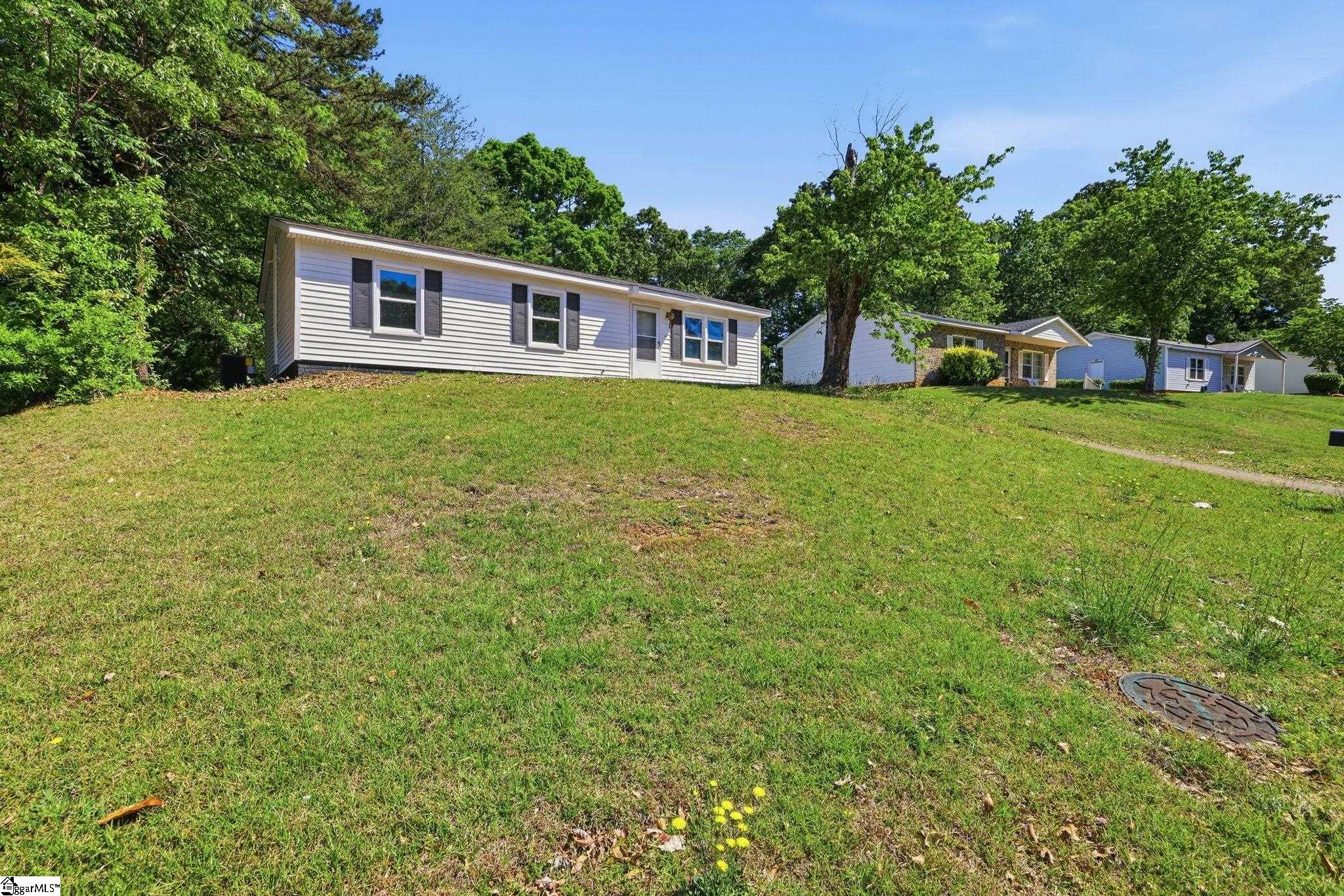 388 Vanderbilt Road Spartanburg, SC 29301 - Photo 2 of 34