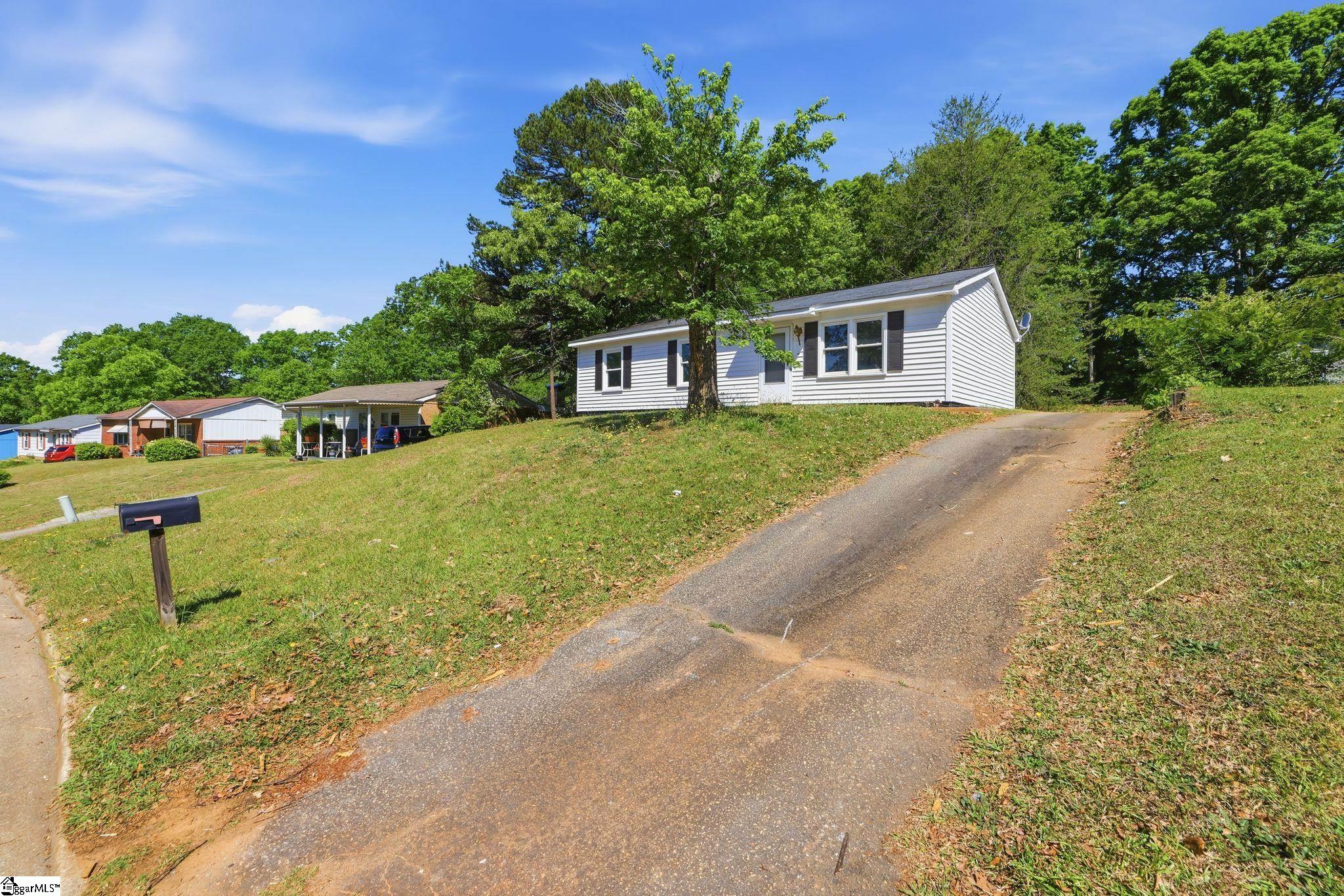 388 Vanderbilt Road Spartanburg, SC 29301 - Photo 3 of 34