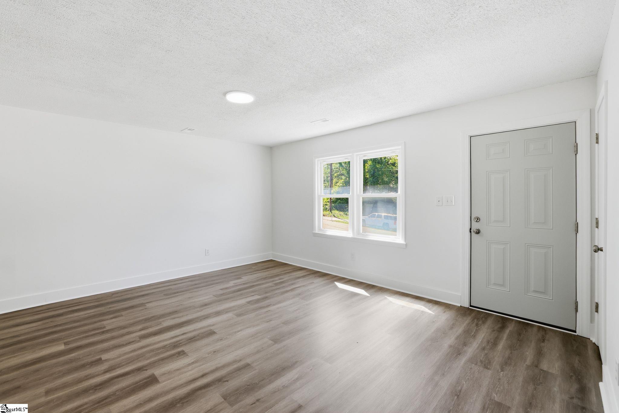 388 Vanderbilt Road Spartanburg, SC 29301 - Photo 5 of 34