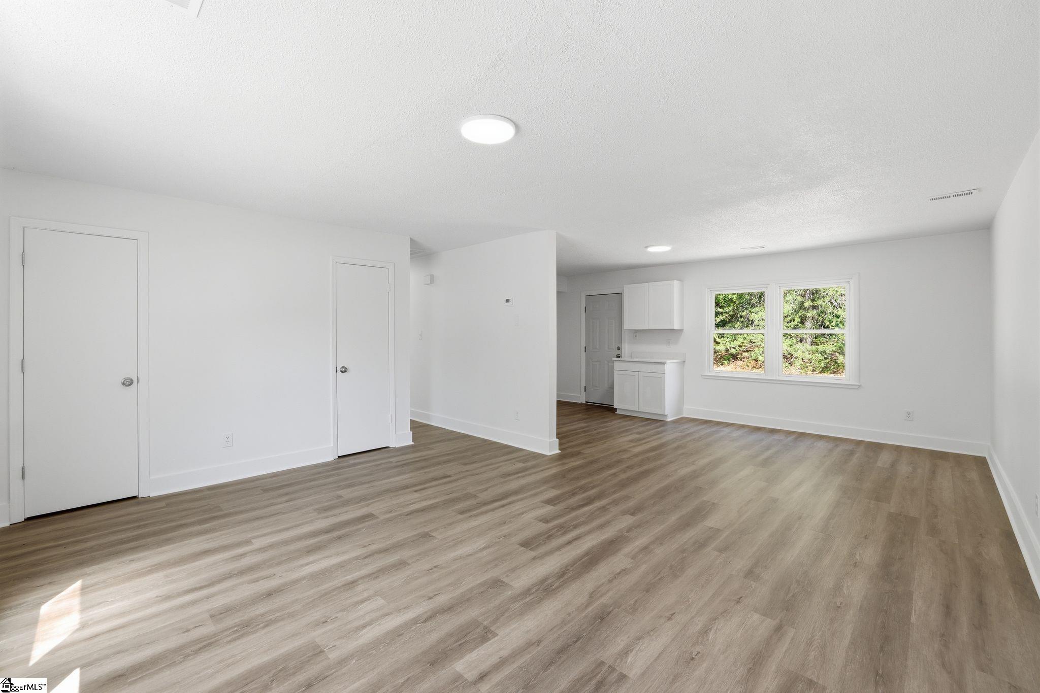 388 Vanderbilt Road Spartanburg, SC 29301 - Photo 7 of 34