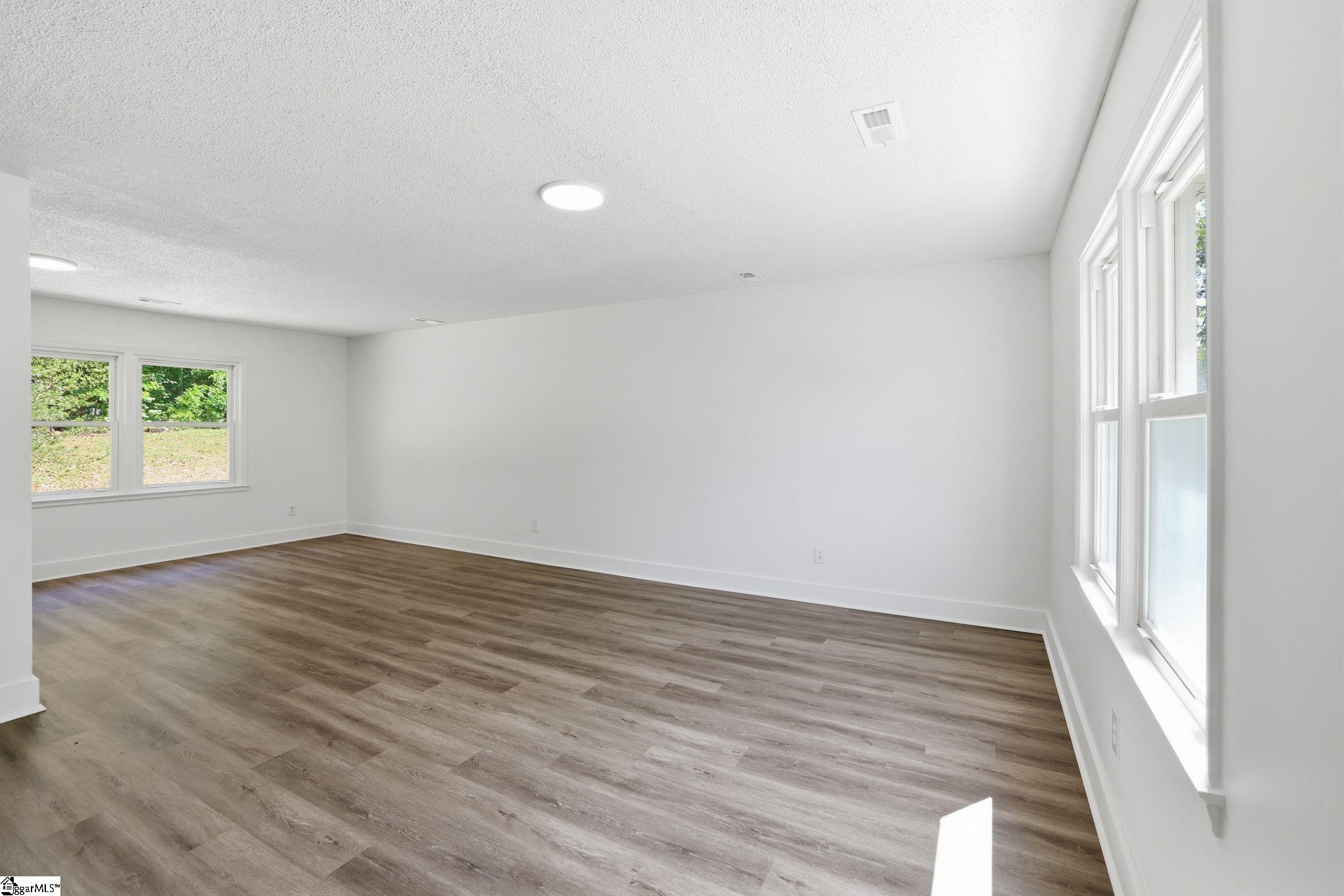 388 Vanderbilt Road Spartanburg, SC 29301 - Photo 8 of 34