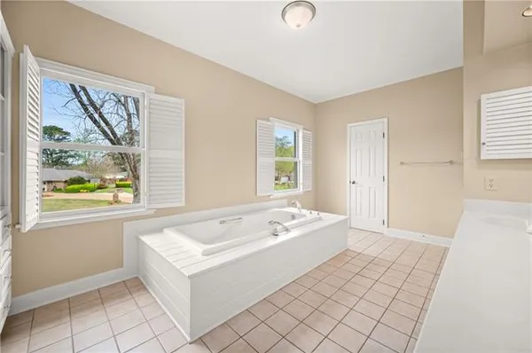 $780,000 | 5721 Courtland Place, Alexandria, LA 71301