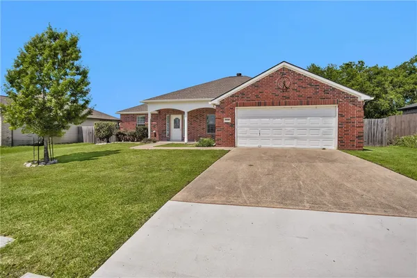 $220,000 | 2301 White Wing, Navasota, TX 77868