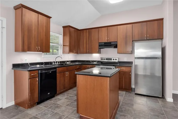 $220,000 | 2301 White Wing, Navasota, TX 77868