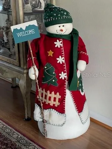 a view of a living room and kitchen view