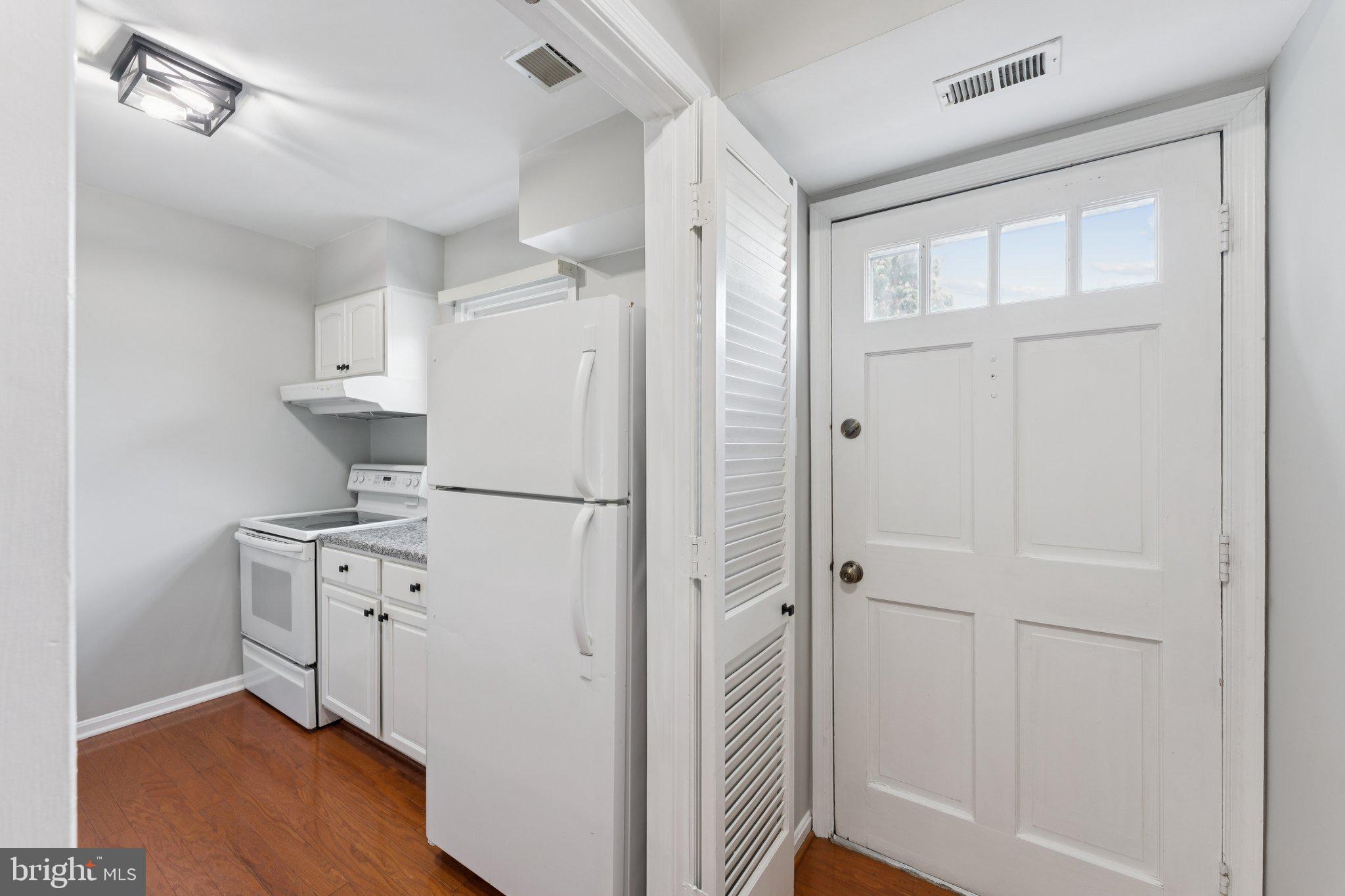 14459 Golden Oak Road Centreville, VA 20121 - Photo 4 of 21