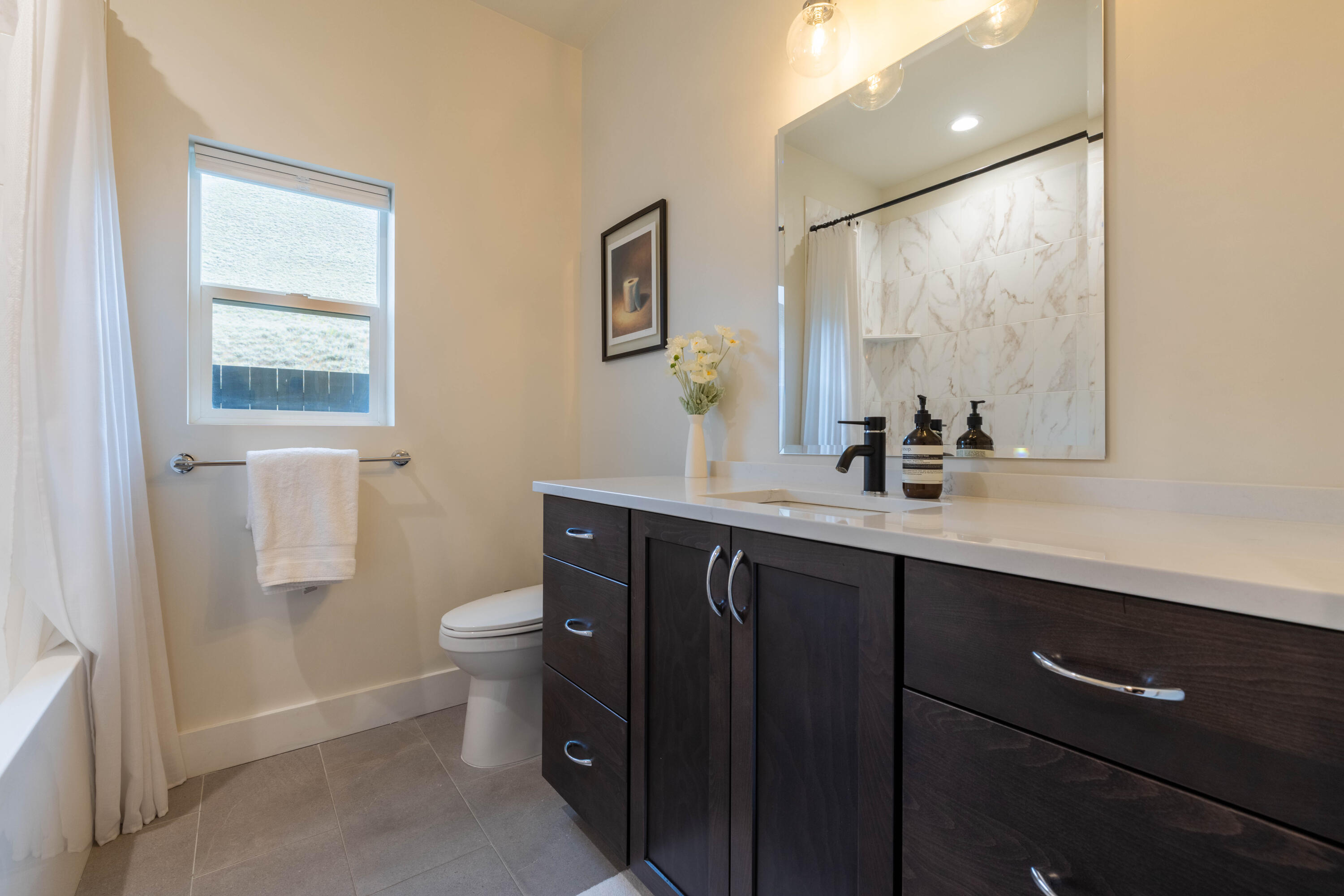 155 Cowcatcher Loop Bellevue, ID 83313 - Photo 26 of 35 Bathroom