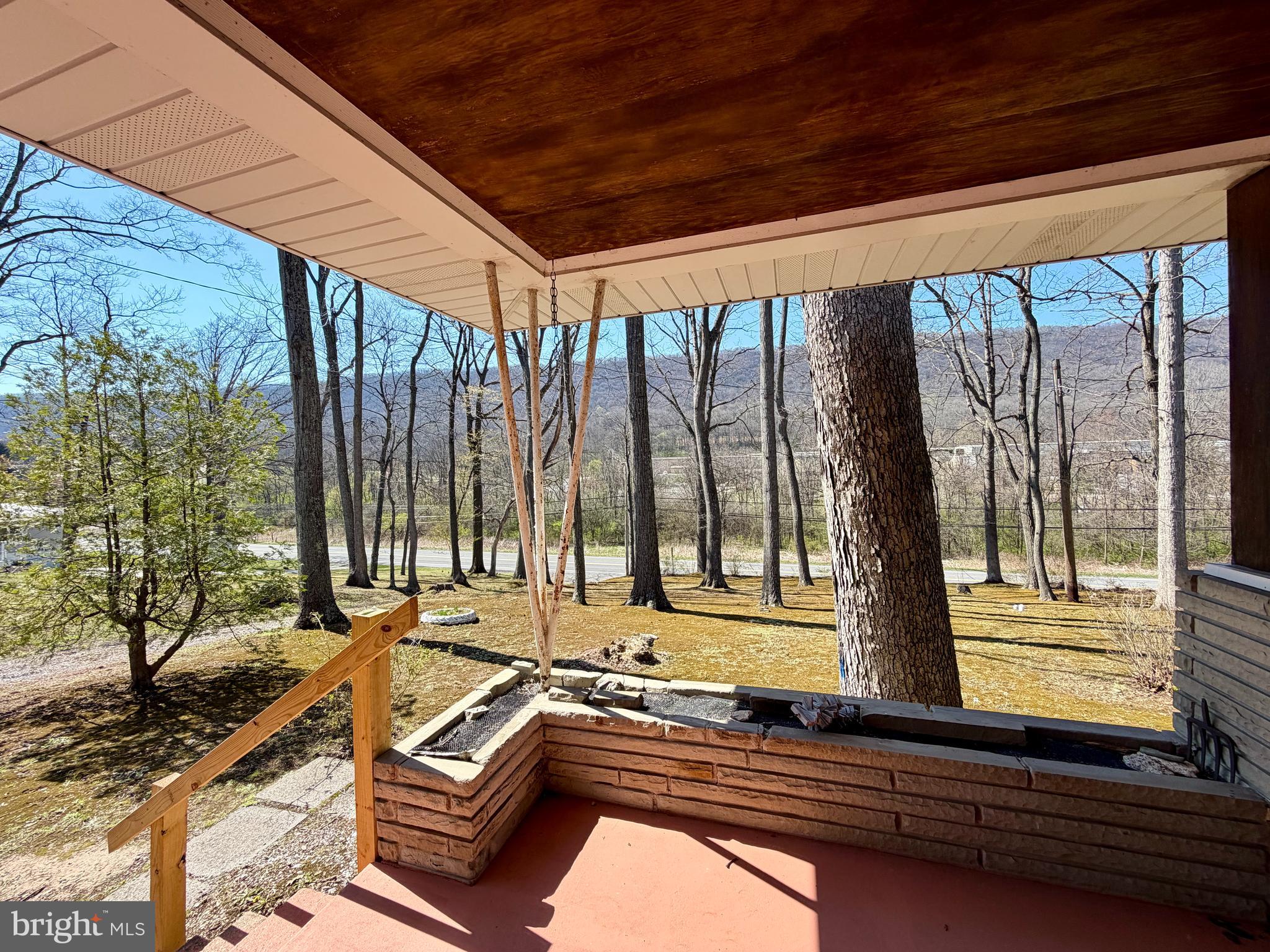 624 Raystown Road Everett, PA 15537 - Photo 5 of 32