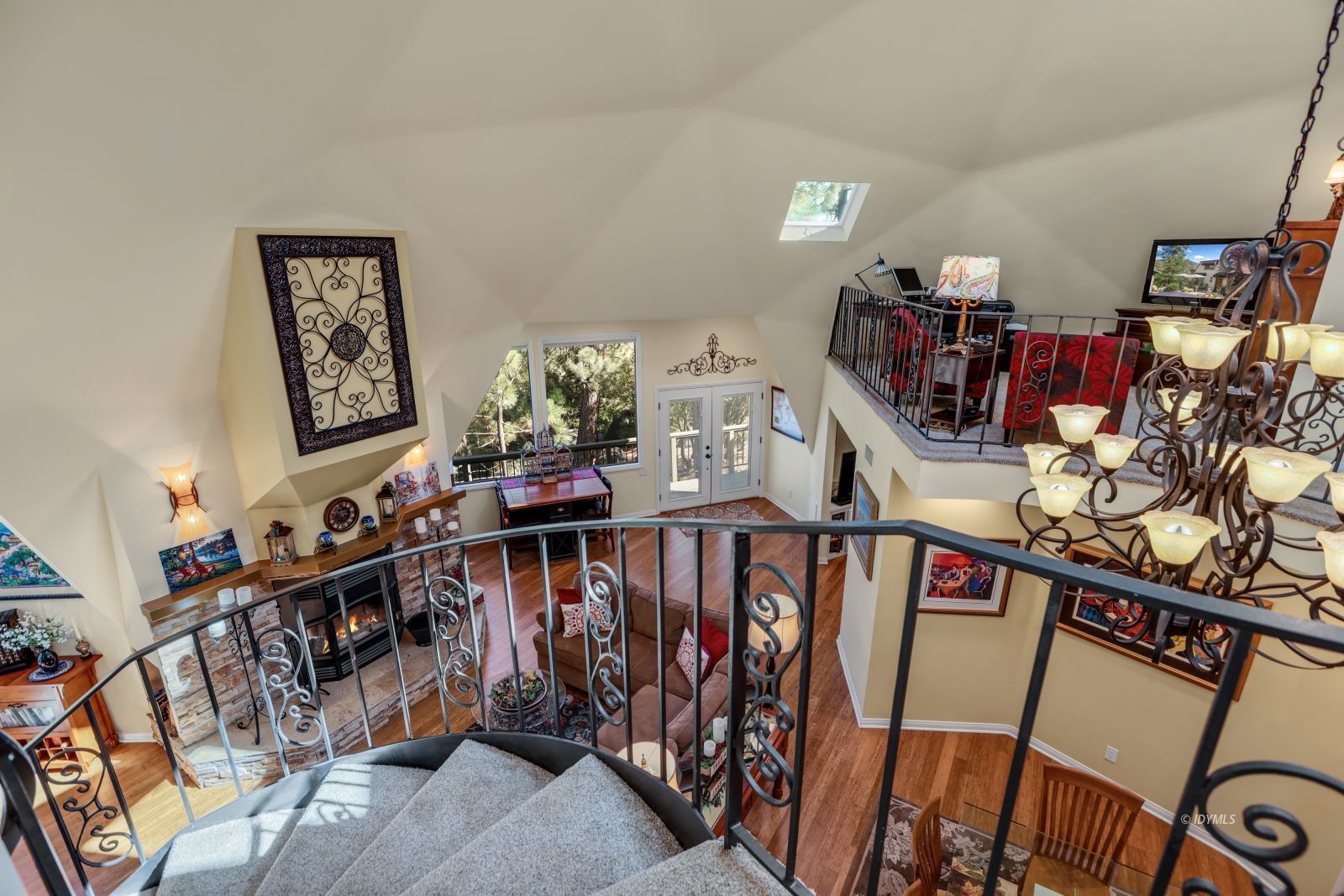 53599 West Ridge Road Idyllwild, CA 92549 - Photo 38 of 49 a view of a interior of the room
