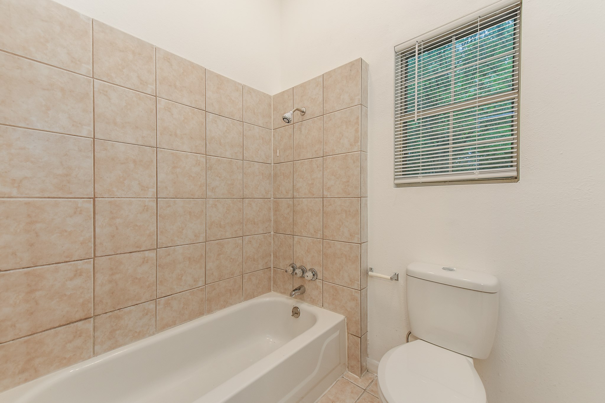 18610 Anne Drive Webster, TX 77058 - Photo 22 of 50 a bathroom with a toilet and bathtub