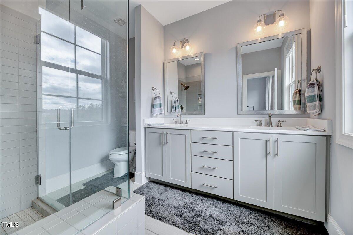 5803 Abingdon Ridge Place Raleigh, NC 27607 - Photo 25 of 31 Primary Bath