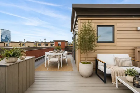 $800,000 | 1035 North Kingsbury Street, Chicago, IL 60610